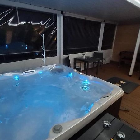 Apartament - Jacuzzi Rzeszow Ngoại thất bức ảnh
