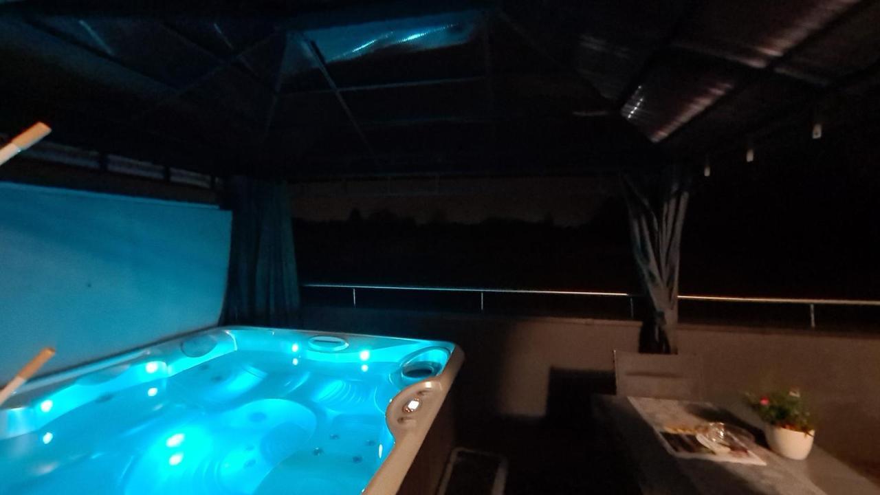 Apartament - Jacuzzi Rzeszow Ngoại thất bức ảnh
