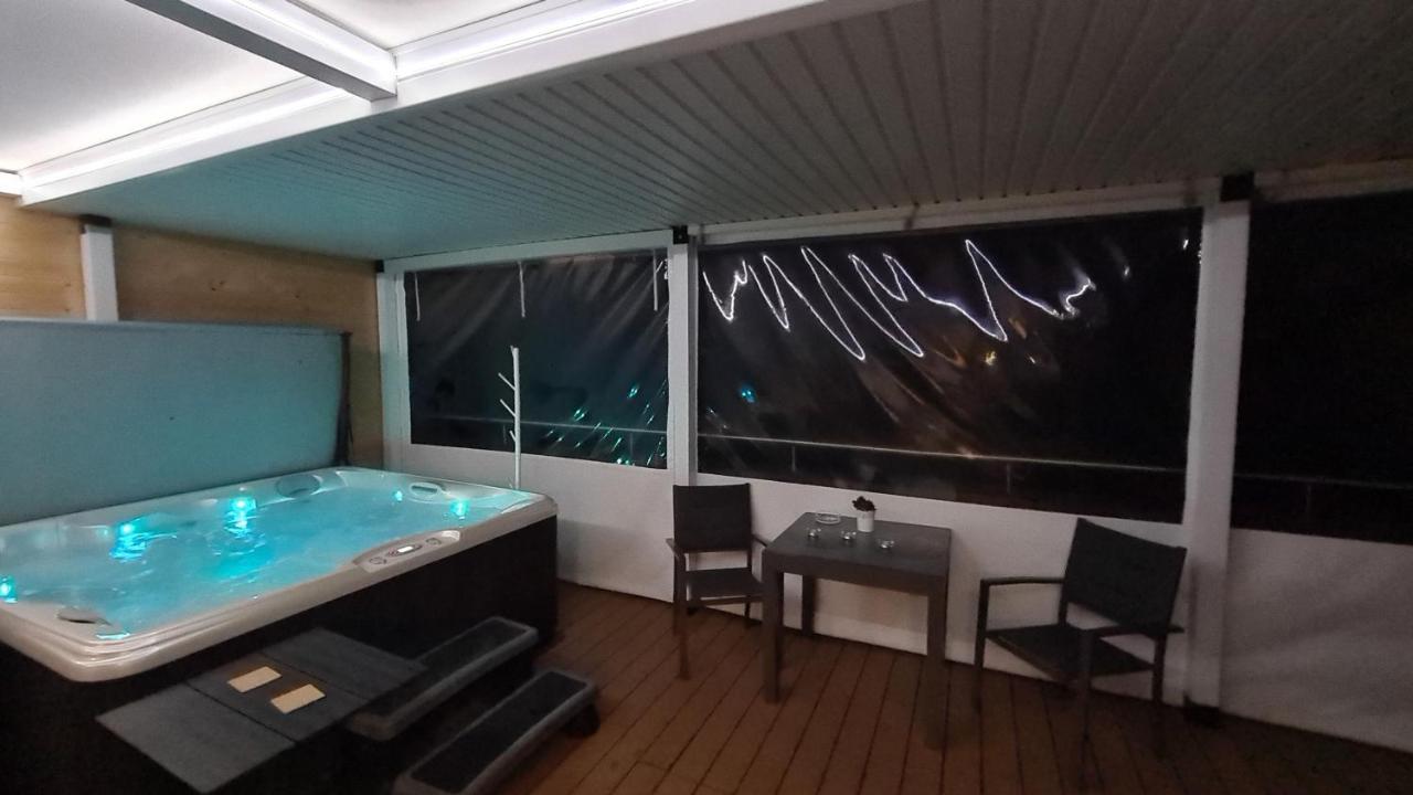 Apartament - Jacuzzi Rzeszow Ngoại thất bức ảnh