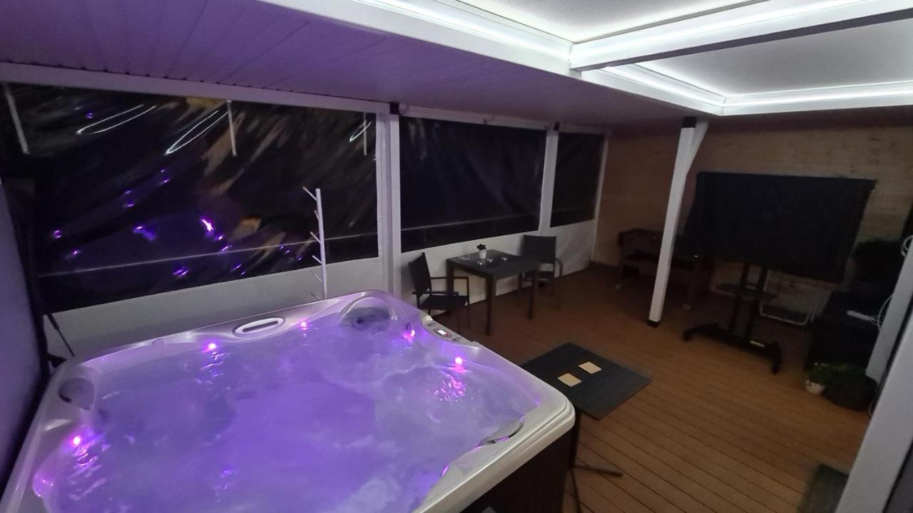 Apartament - Jacuzzi Rzeszow Ngoại thất bức ảnh