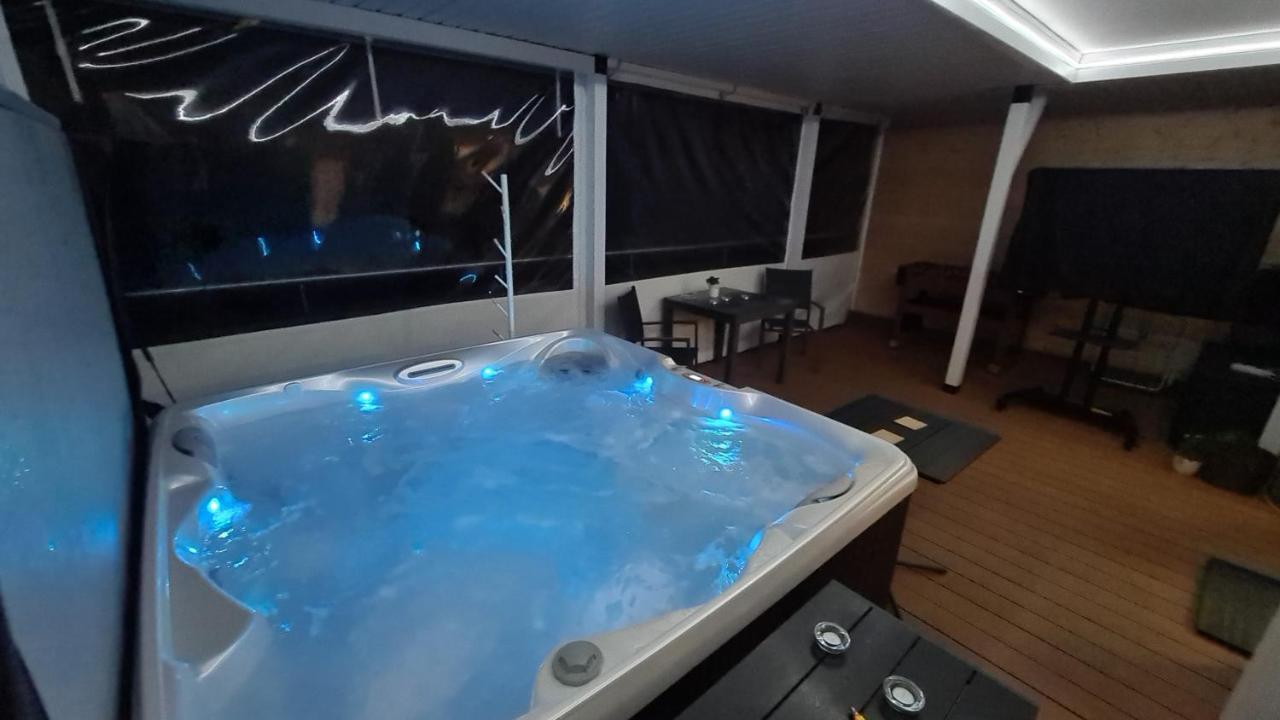 Apartament - Jacuzzi Rzeszow Ngoại thất bức ảnh